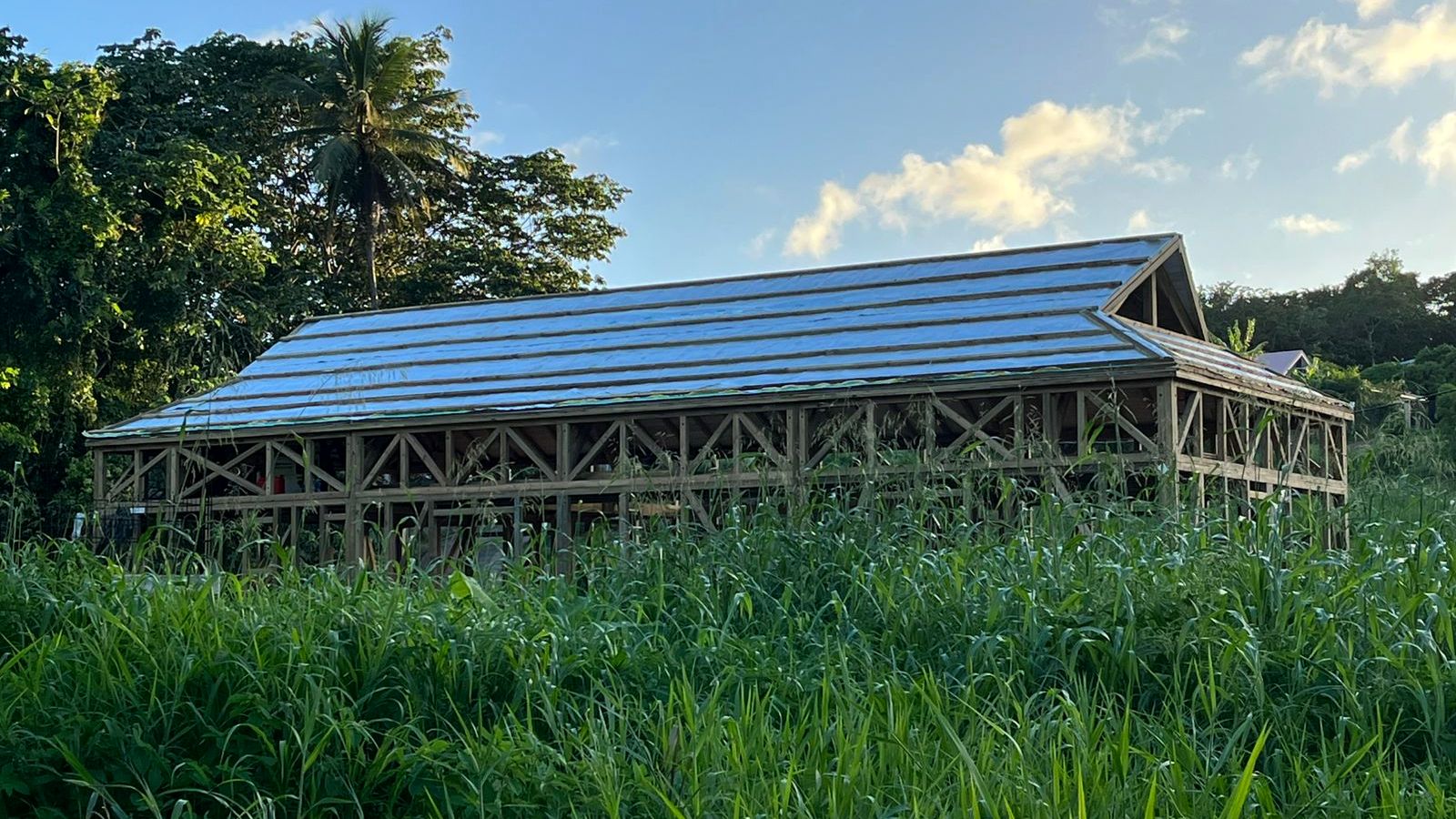 Charpente bois couverte, toiture isolée avec EMERFLEX, Martinique