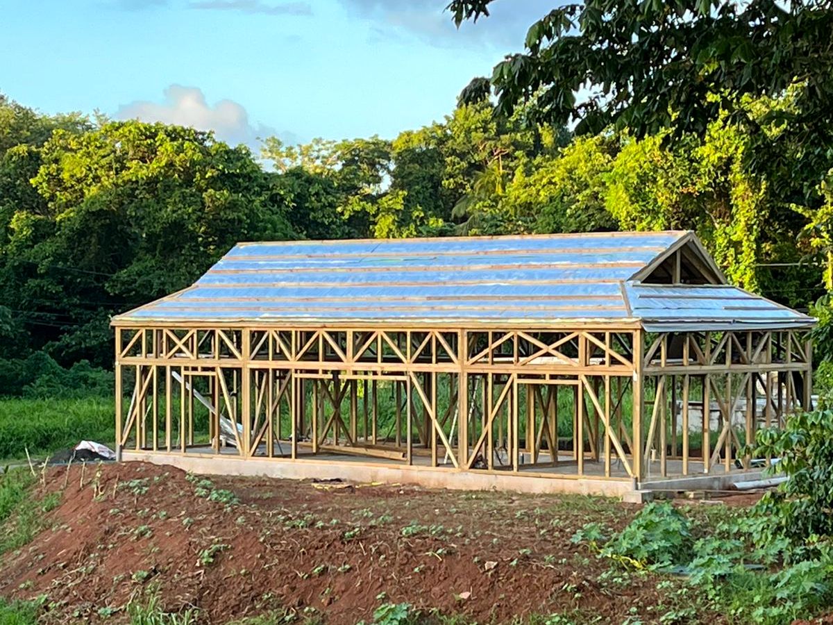 Bâtiment à charpente bois isolé en EMERFLEX, vue d’ensemble